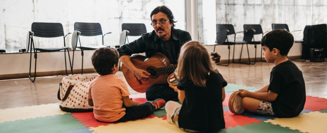 Vale a pena colocar crianças em aulas de música? 🎵👶