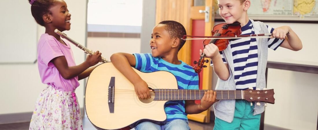 Como a música pode melhorar o humor e o comportamento das crianças 🎵😊