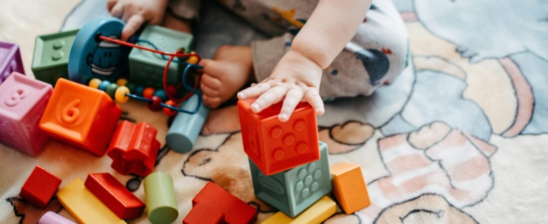 10 brinquedos que fazem as crianças esquecerem o celular 📱➡️🧸