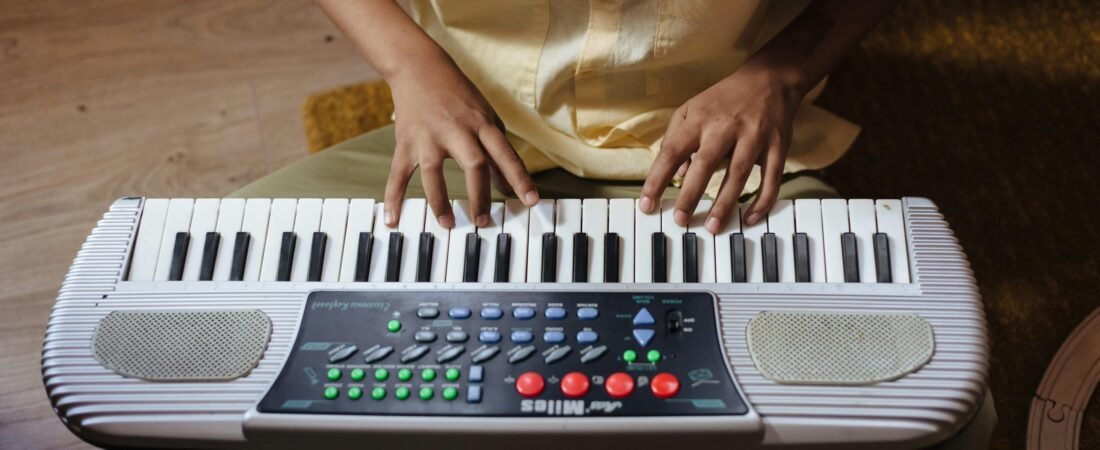 7 benefícios da música no desenvolvimento das crianças 🎵🧠