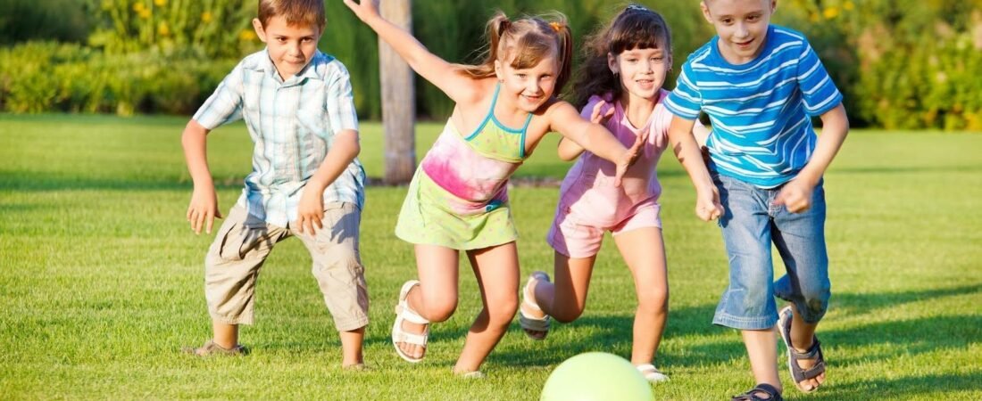 7 brincadeiras que fazem as crianças se exercitarem sem perceber 🏃‍♀️🎉