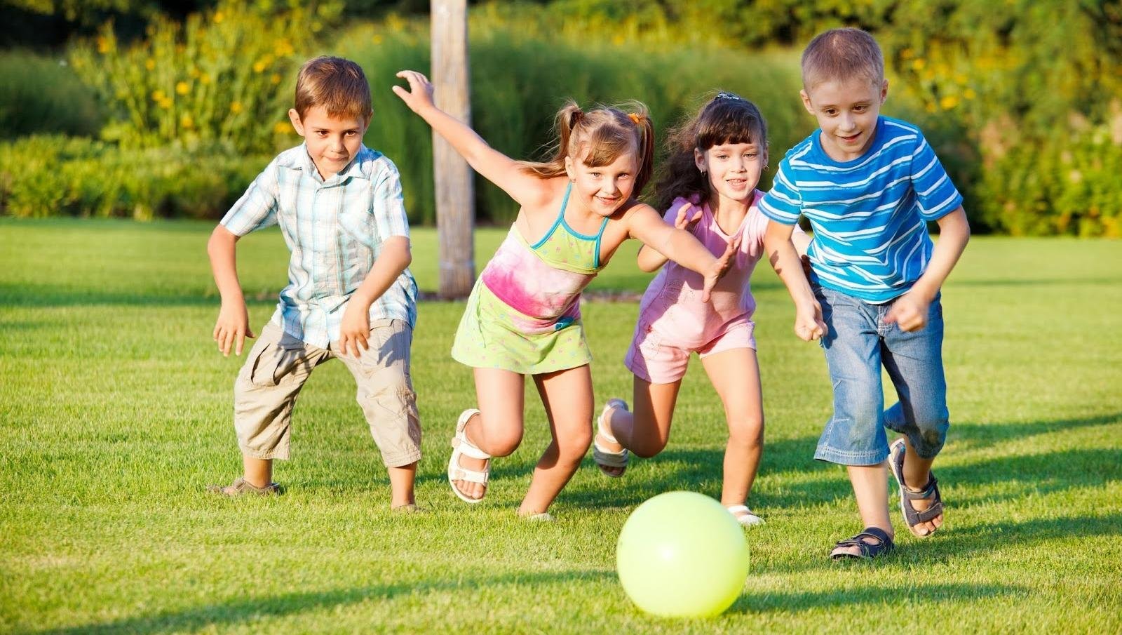 7 brincadeiras que fazem as crianças se exercitarem sem perceber 🏃‍♀️🎉